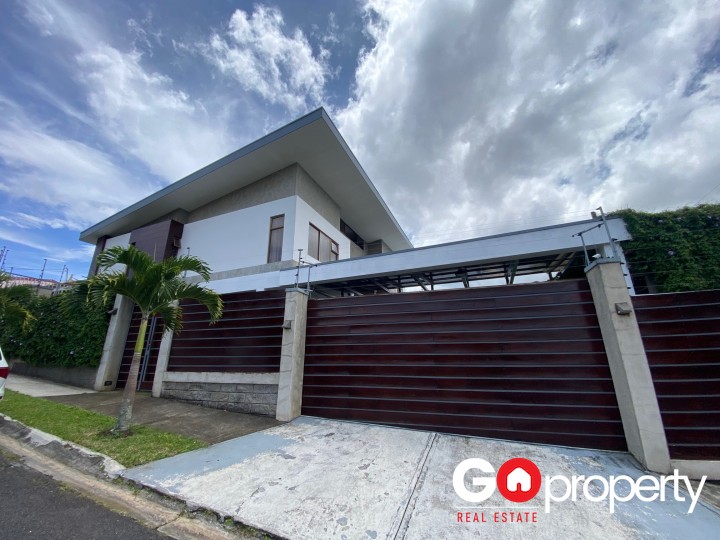 Venta de Hermosa Casa en Sabanilla, San Jose